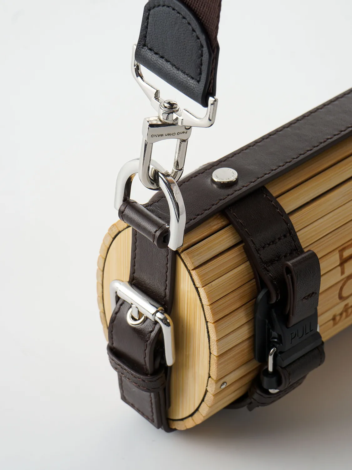Feng Chen Wang Bamboo Cylinder taske sort medium
