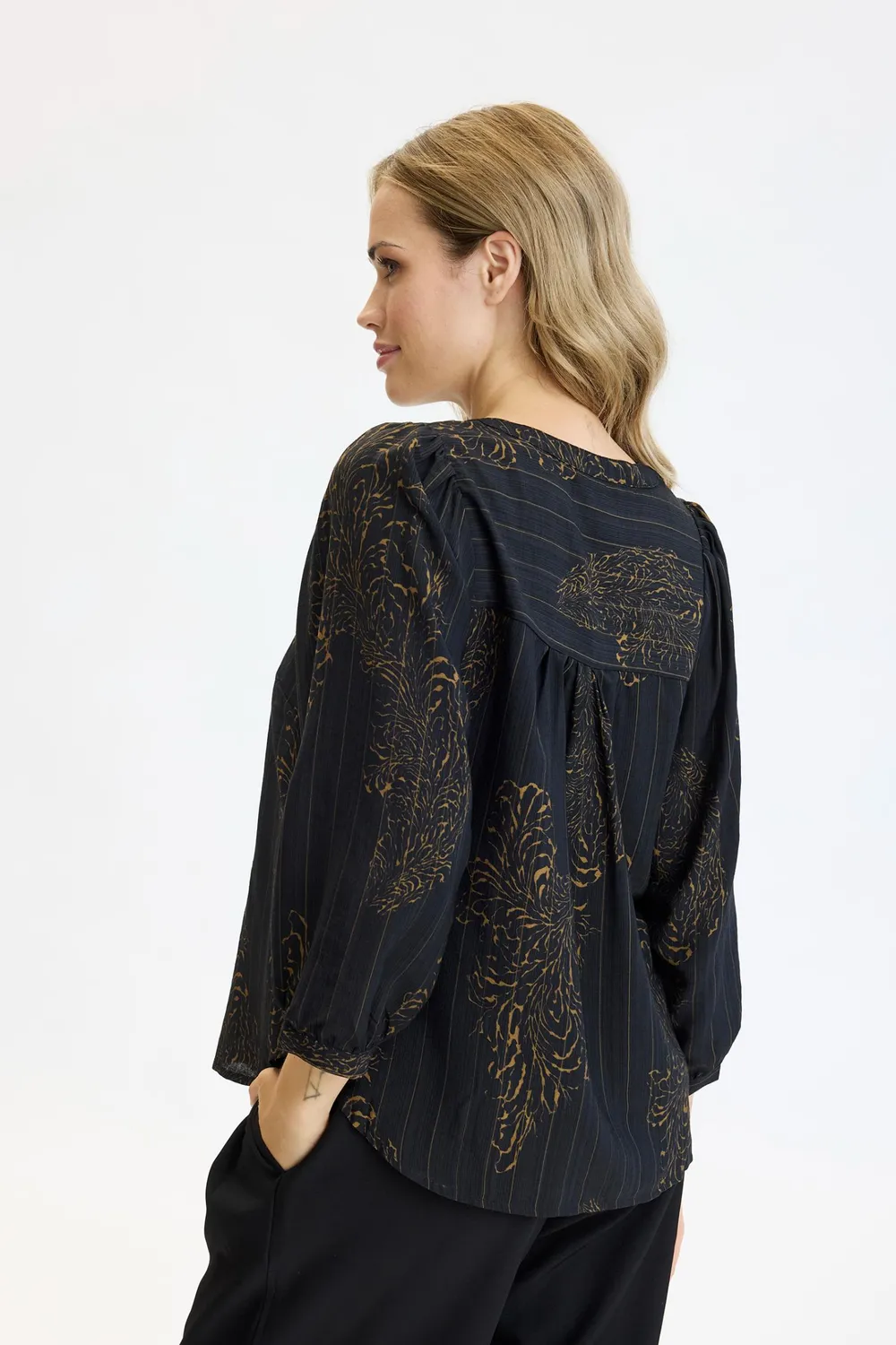 IN FRONT Riis bluse print V-hals flæser