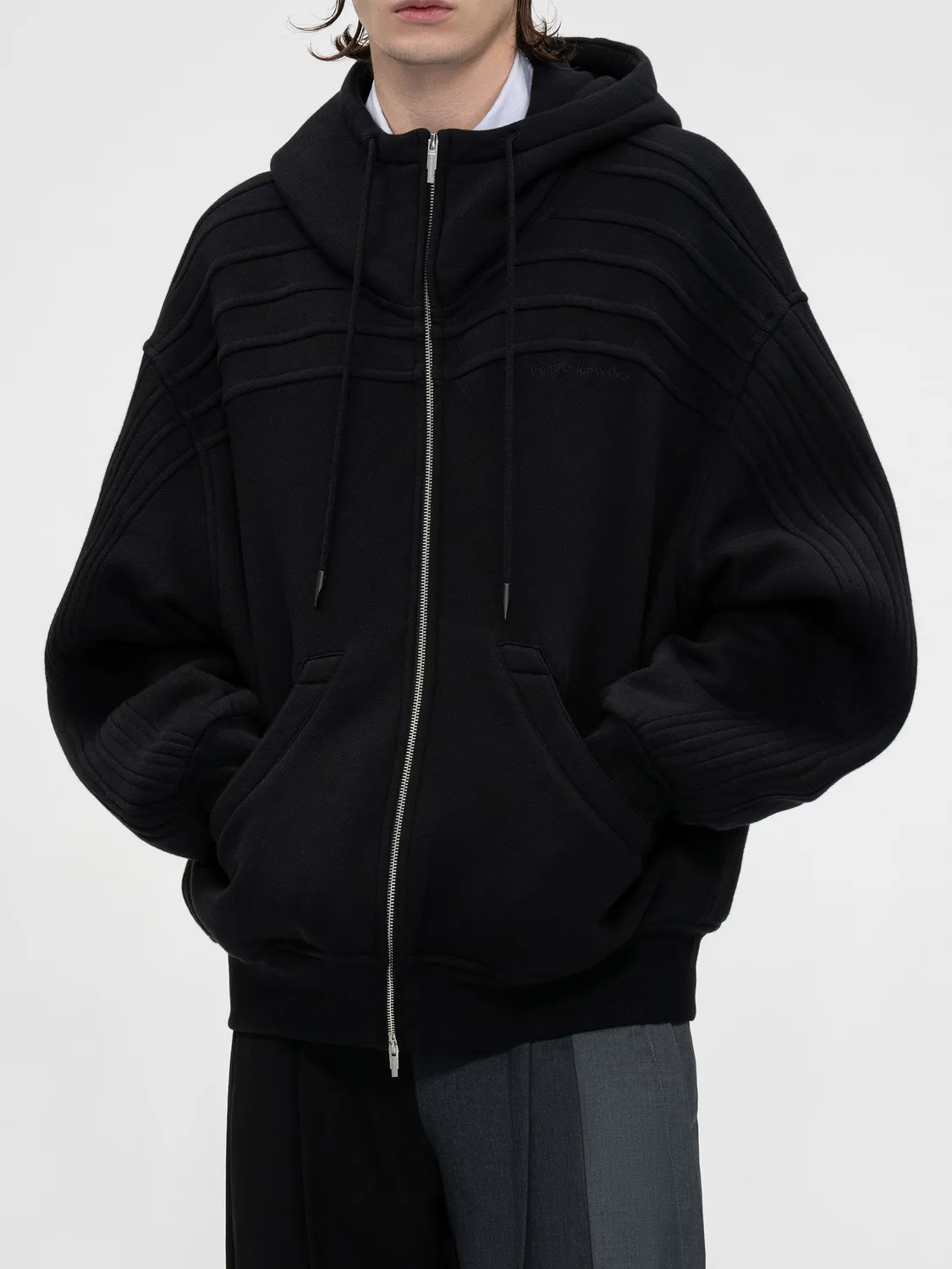 Feng Chen Wang Pleated Hoodie afslappet med logo