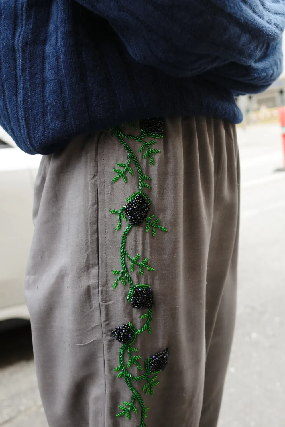 Caro Editions Coco bukser grå silke brombær broderi