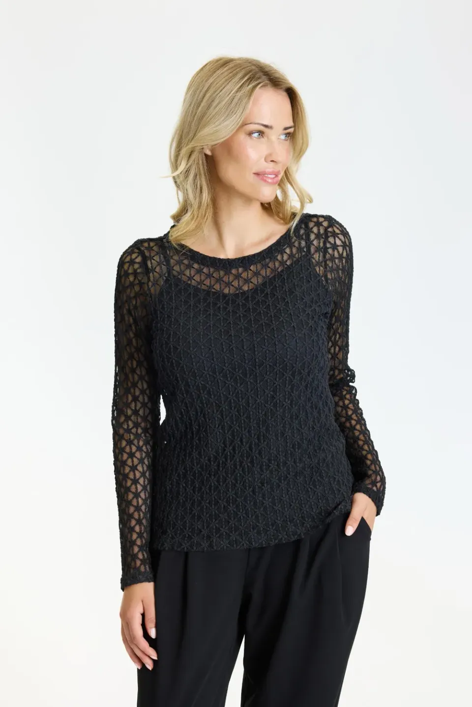 IN FRONT Jill mesh bluse transparent med strukturmønster