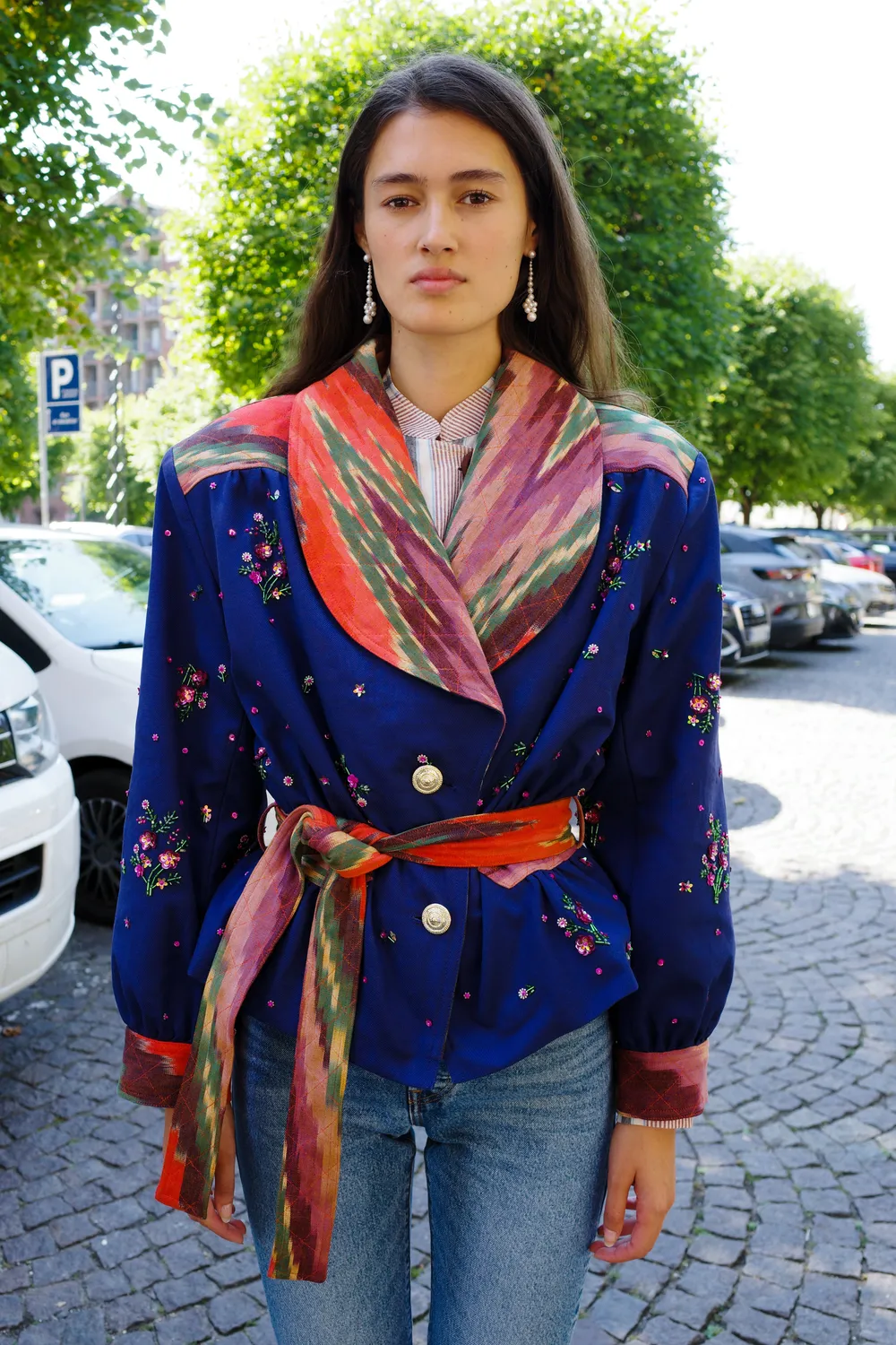 Caro Editions Frederikke jakke navy ikat blomsterbroderi