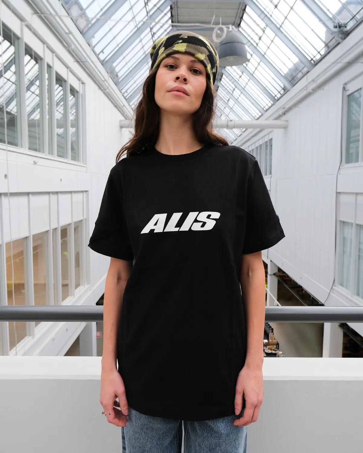 Alis Jeron Essential t-shirt sort cropped bomuld