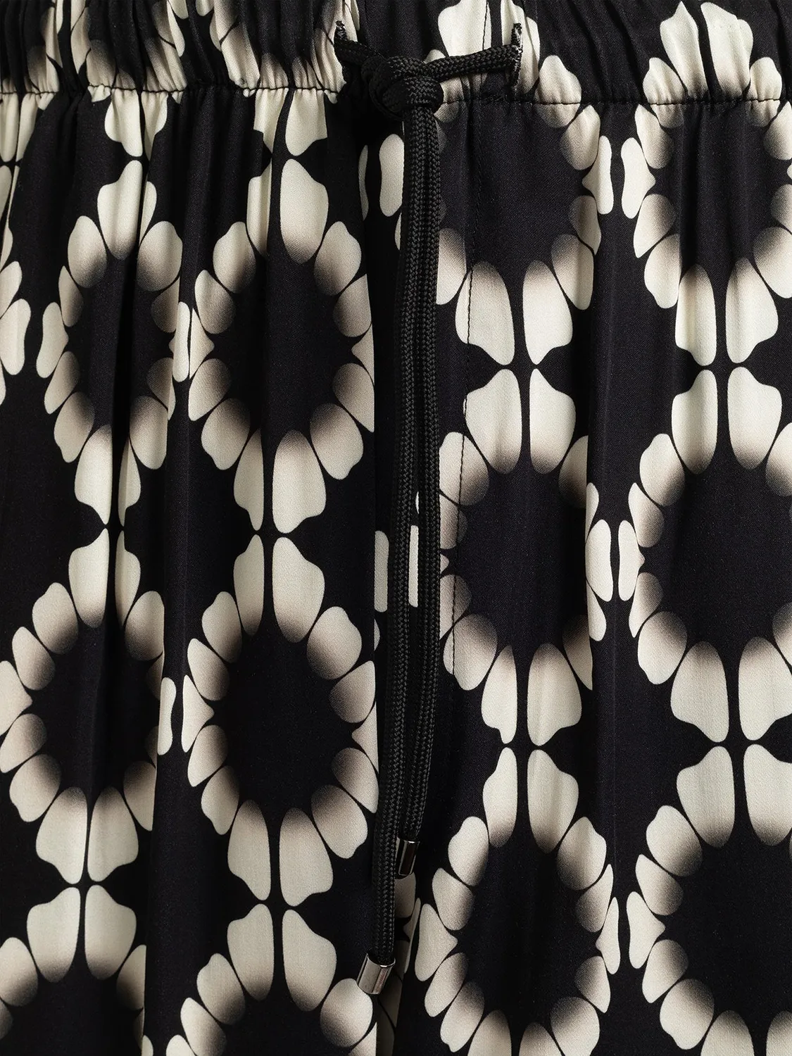 Laneus viskose bermudashorts med print sorte