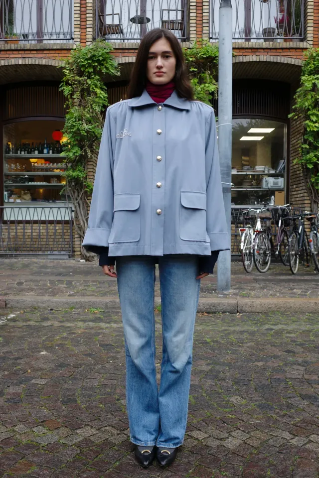 Caro Editions Anna Short Coat jakke vase broderi blå