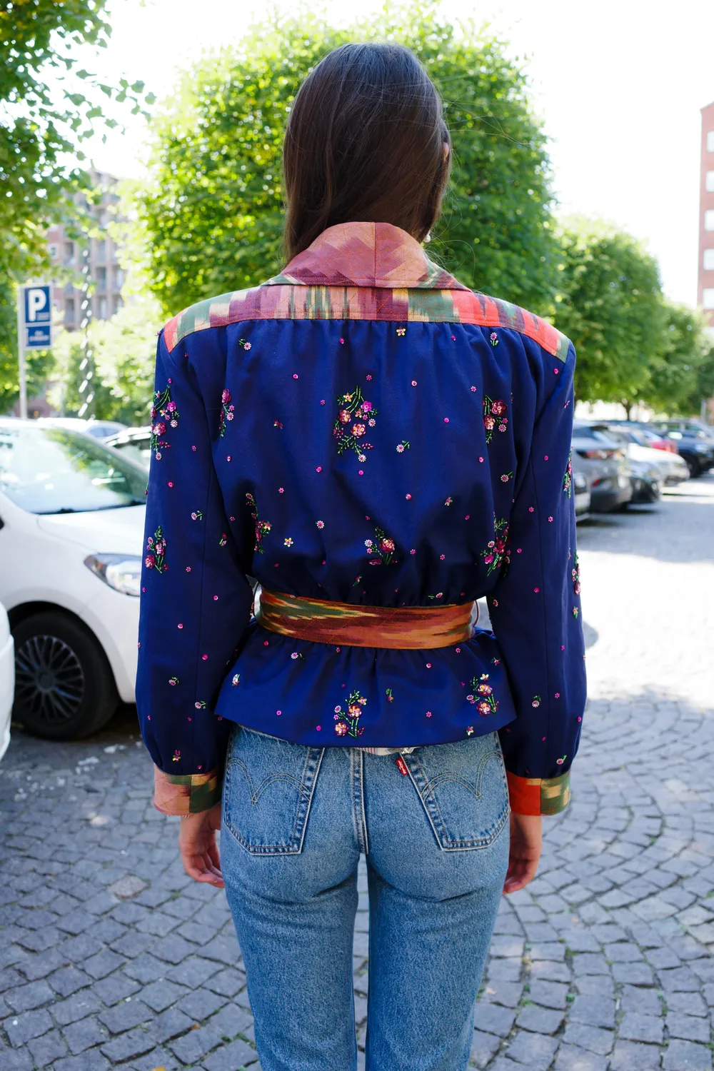 Caro Editions Frederikke jakke navy ikat blomsterbroderi