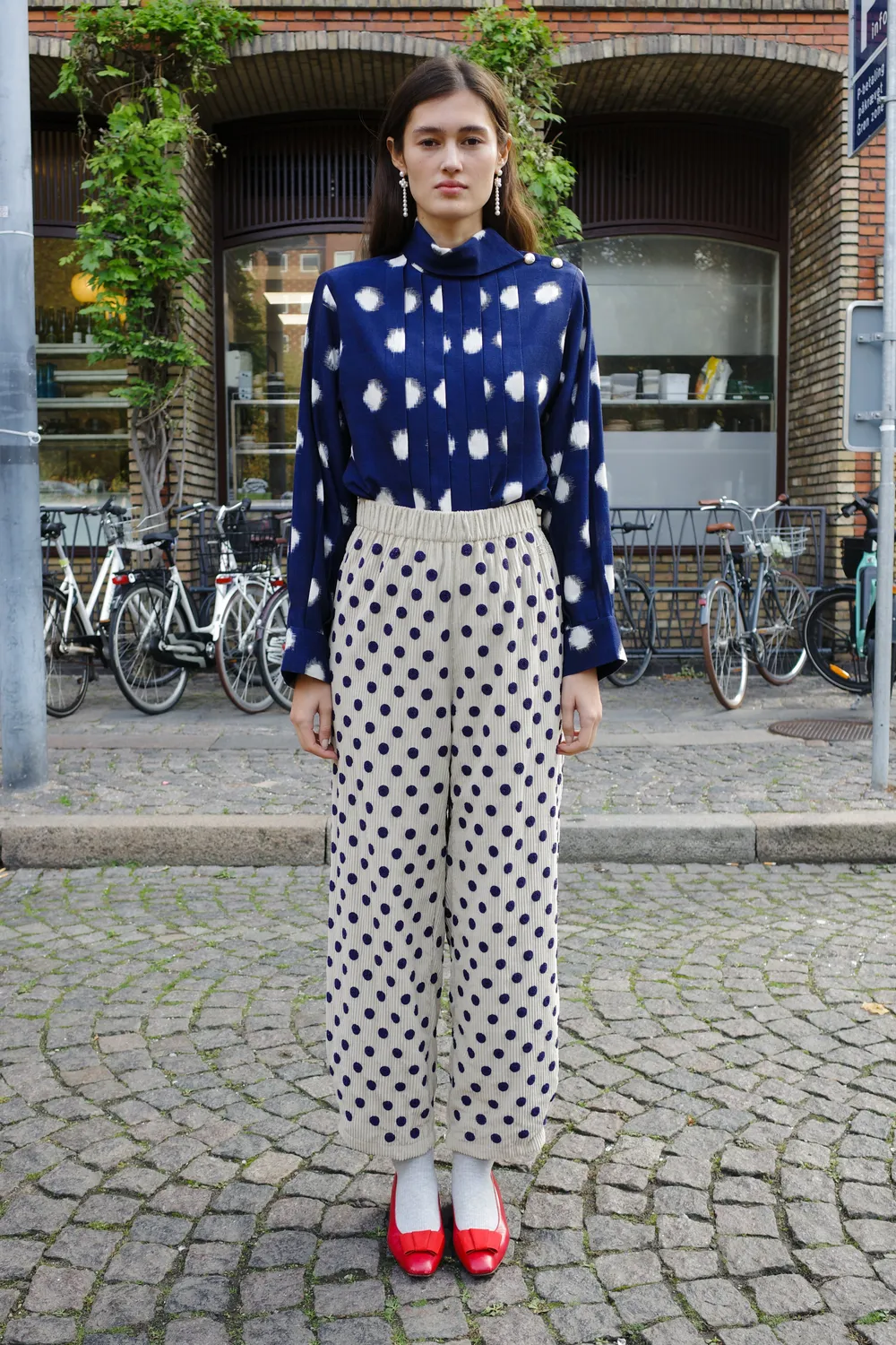 Caro Editions Pleated Ivona skjorte navy hvid ikat