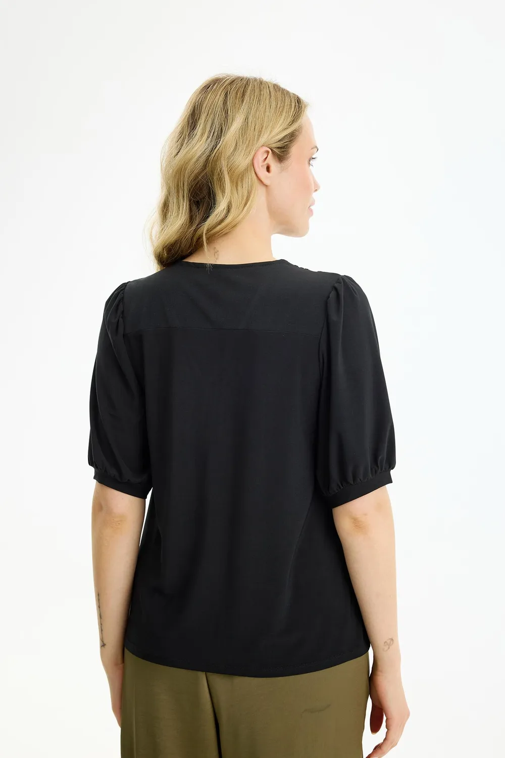 IN FRONT Jo bluse med V-hals og rynker