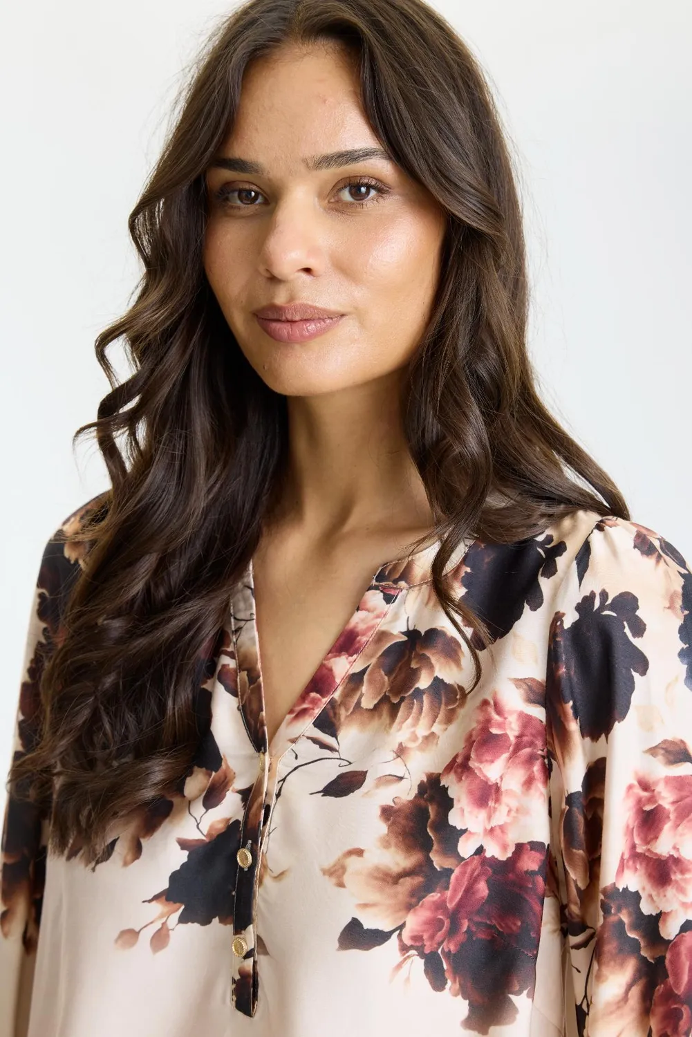 IN FRONT Freecia bluse blomstret knaplukning