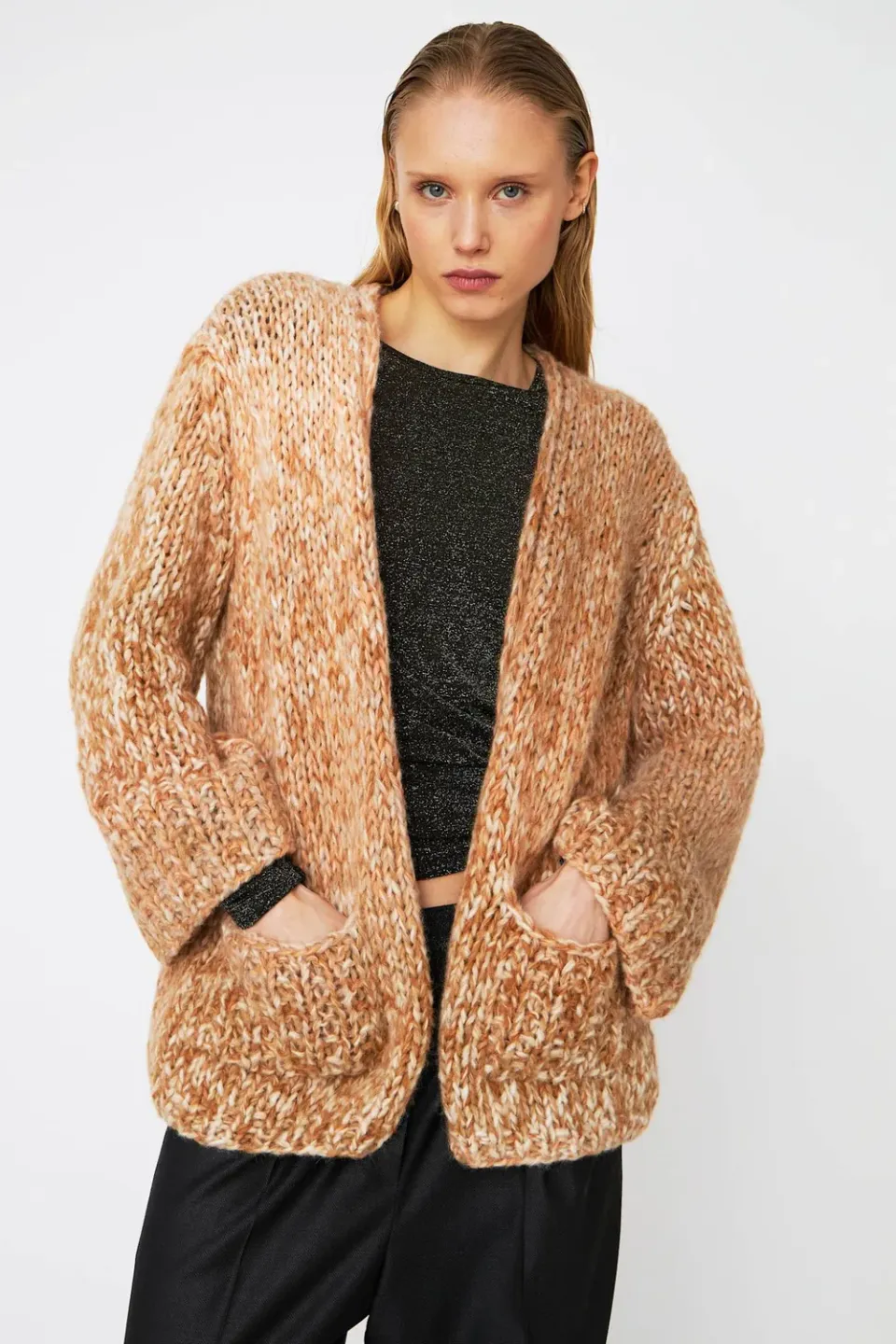 DAWNXDARE ELLIOT strikcardigan 852 camel med lommer