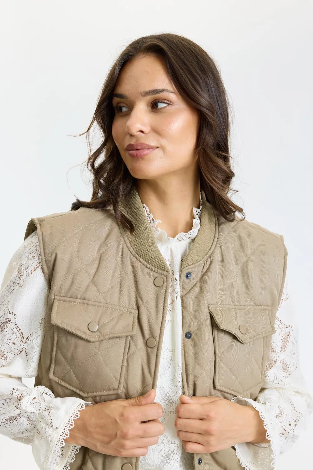 IN FRONT Davina quiltet vest med knapper S-XXL