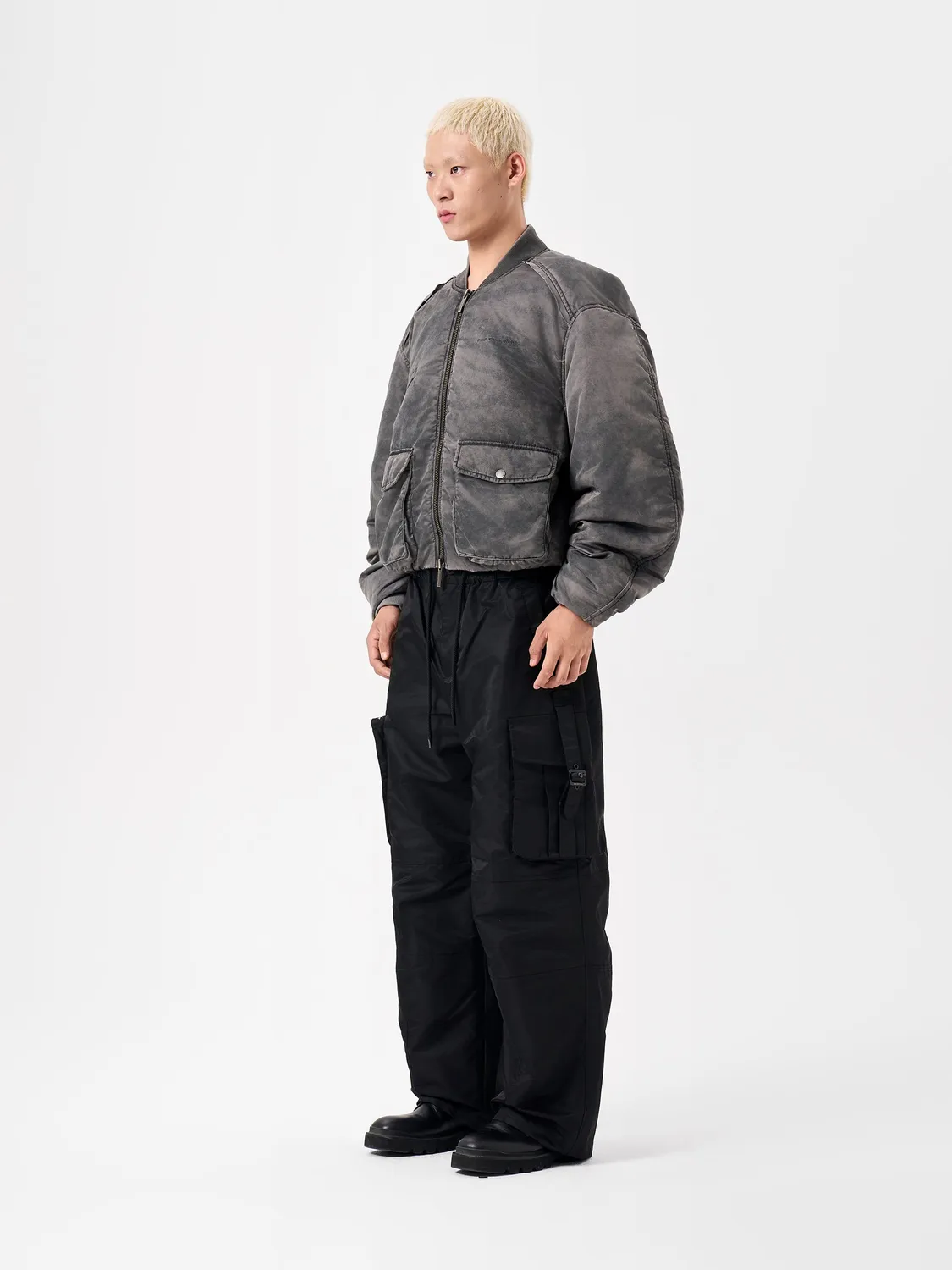 Feng Chen Wang Grey Sandwashed Varsity pufferjakke grå