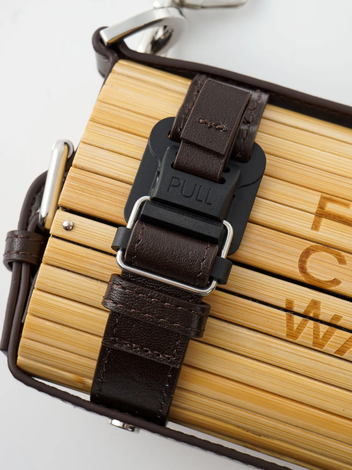 Feng Chen Wang Bamboo Cylinder taske sort medium