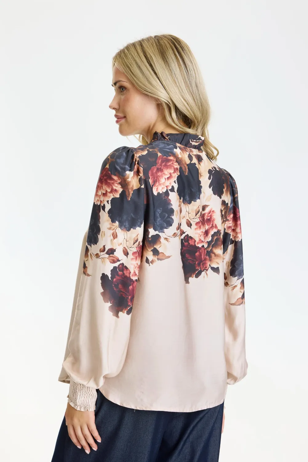 IN FRONT Freecia bluse print flæsekrave smock