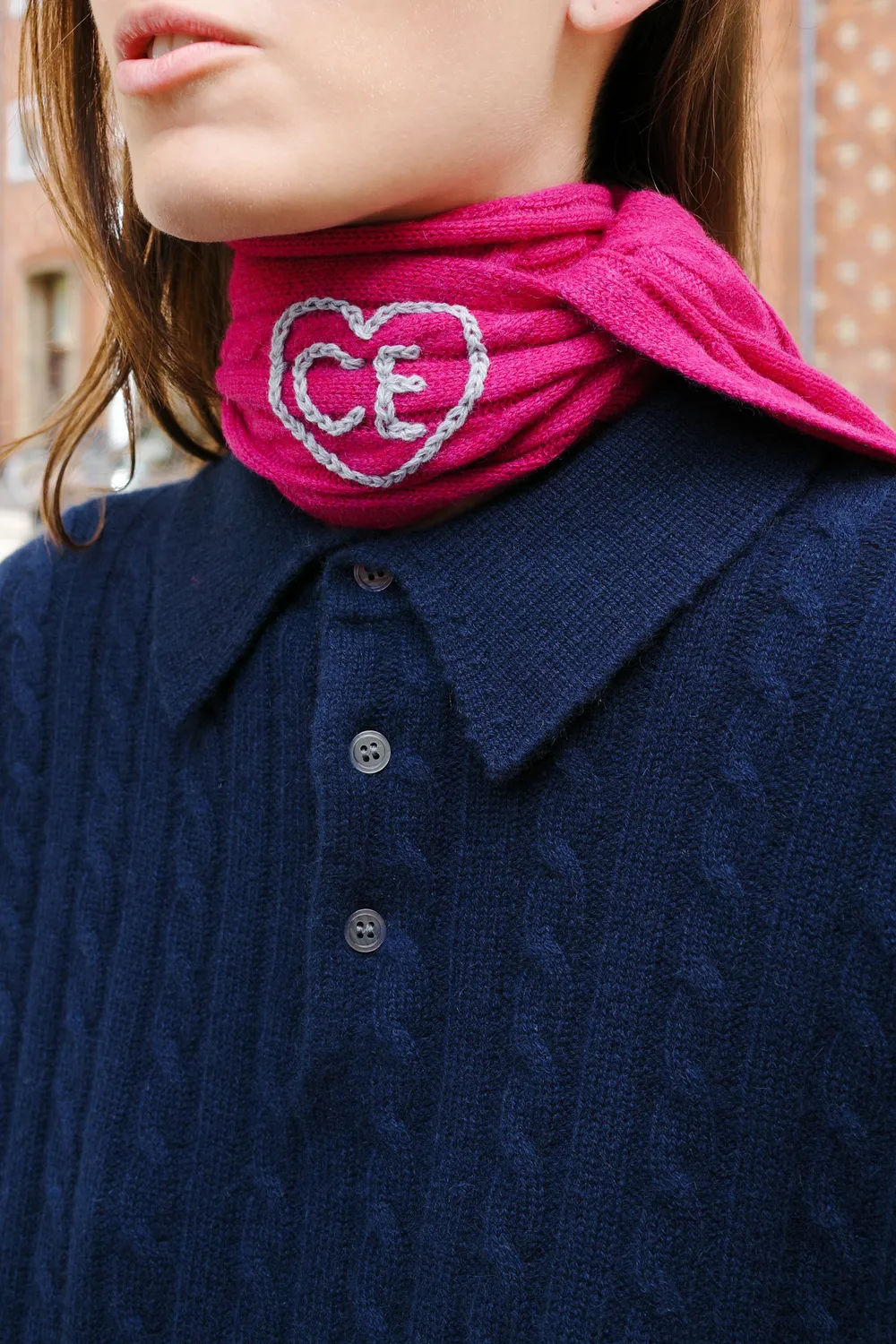 Caro Editions Babette tørklæde hindbær cashmere strik