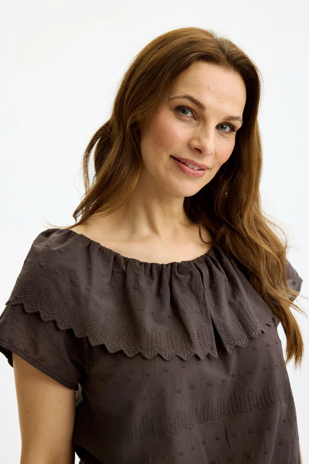 IN FRONT Katalina bluse bomuld med broderikrave