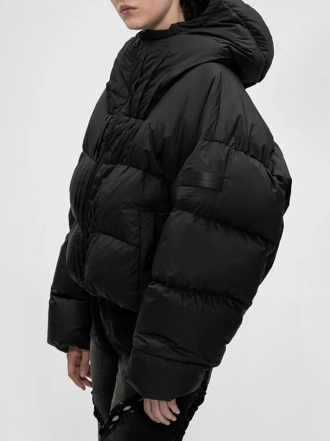 Feng Chen Wang Pleated dunjakke sort oversize