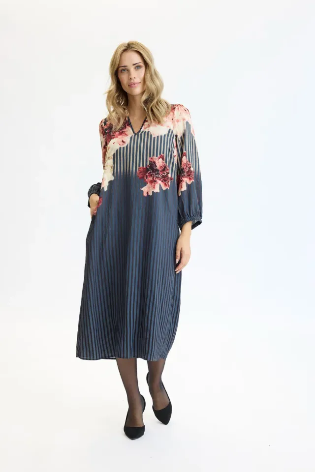 IN FRONT Frankie kjole print v-hals lommer
