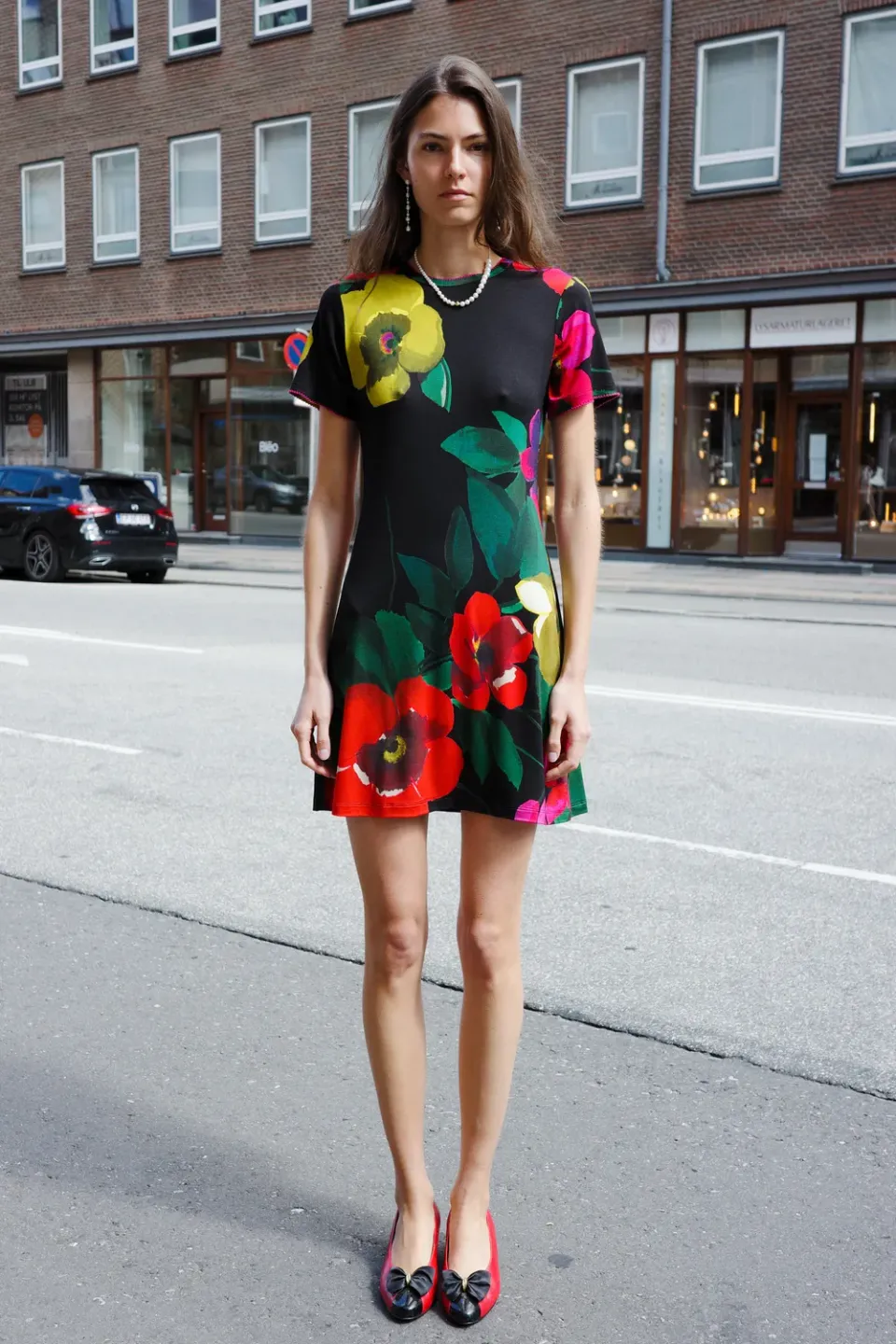 Caro Editions T-shirt kjole sort store blomster viskose