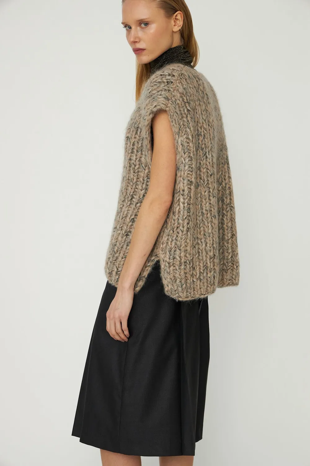 DAWNXDARE Billie strikvest cloud 2-i-1 hals
