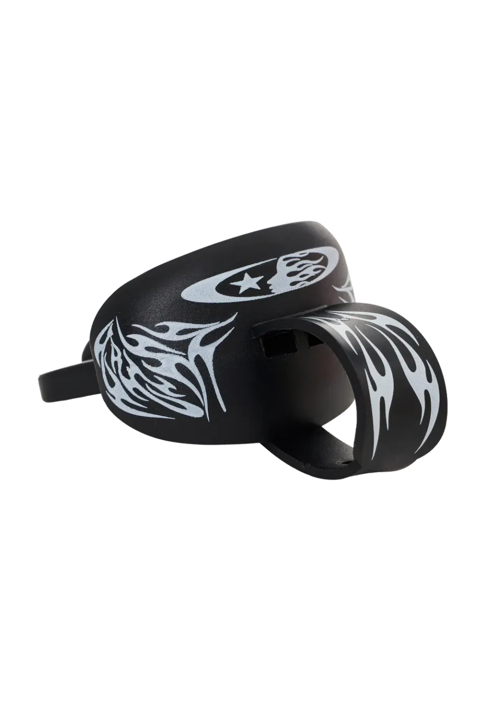 Hellstar Tribal Flame tandbeskytter hvid med strop
