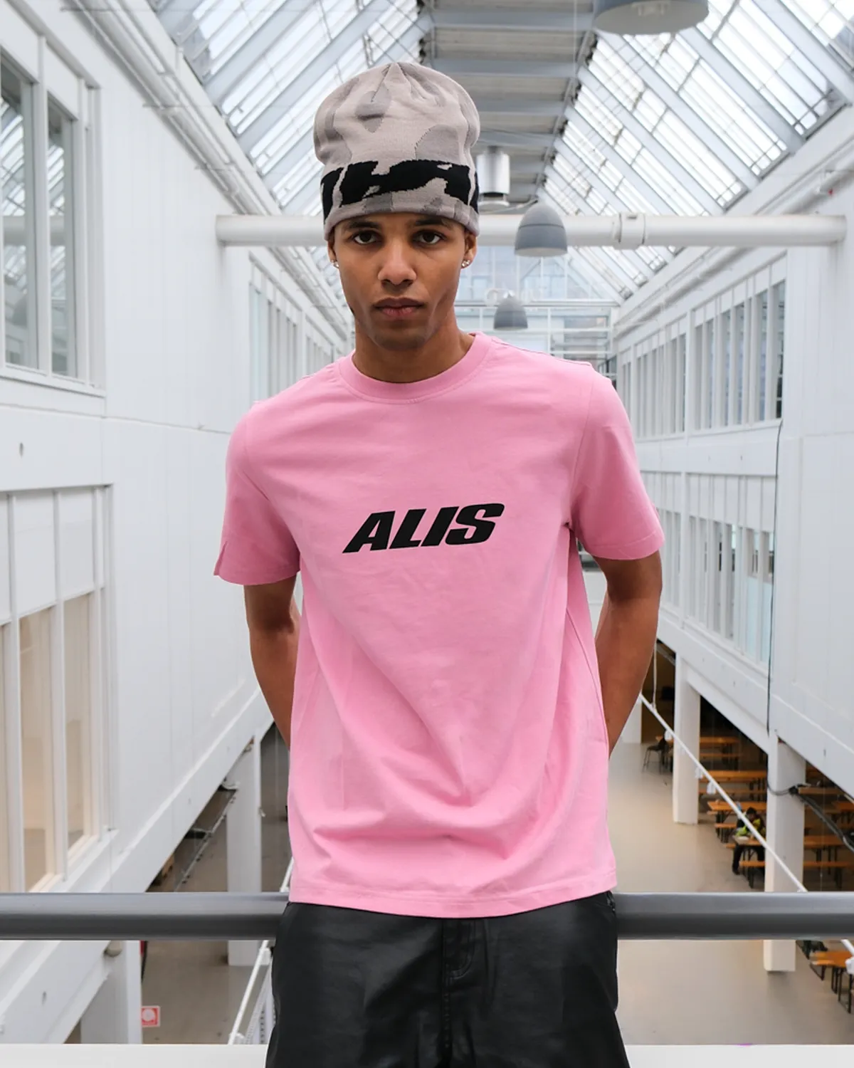 Alis Jeron t-shirt lyserød brystlogo