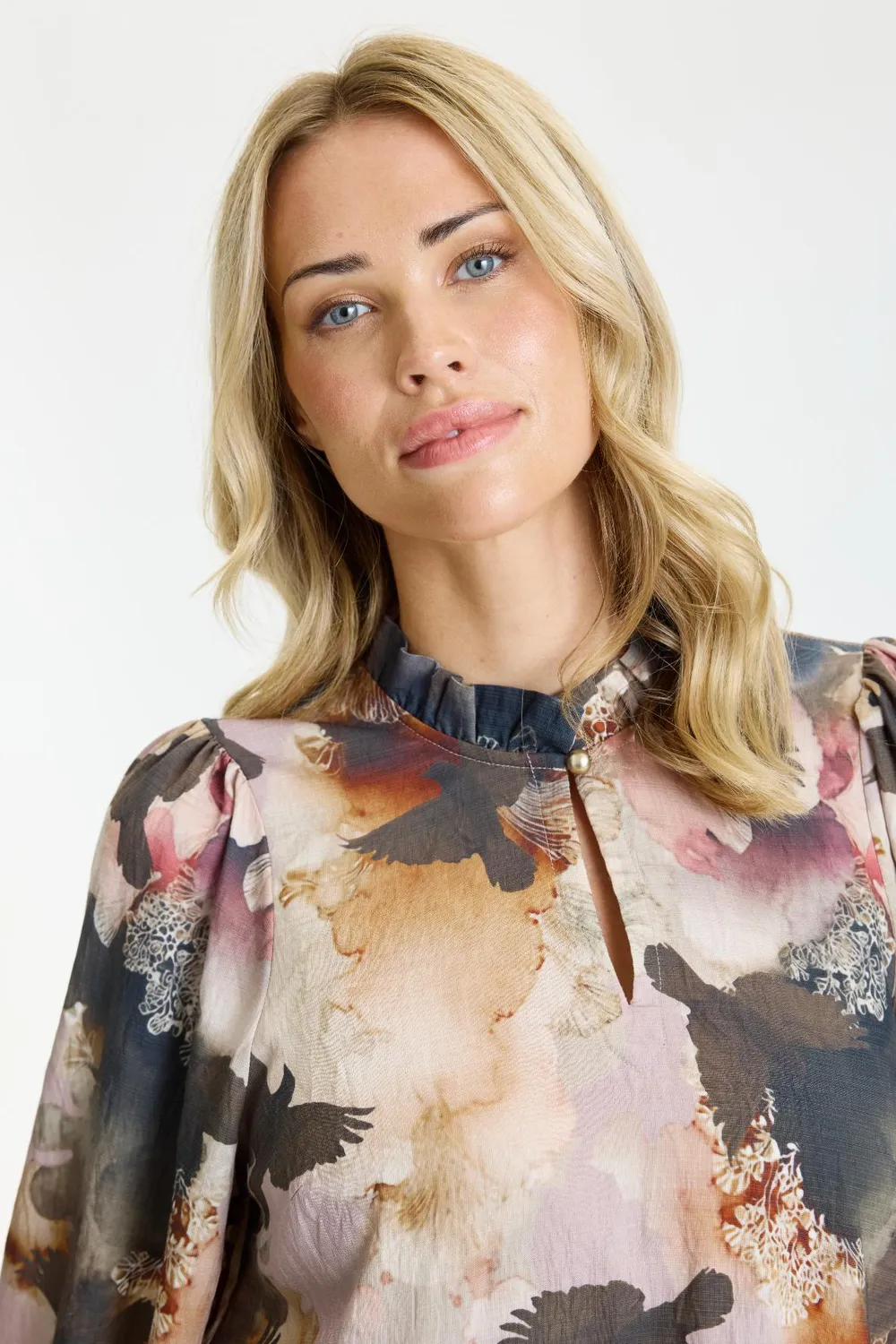 IN FRONT Scarlett bluse med print og smock