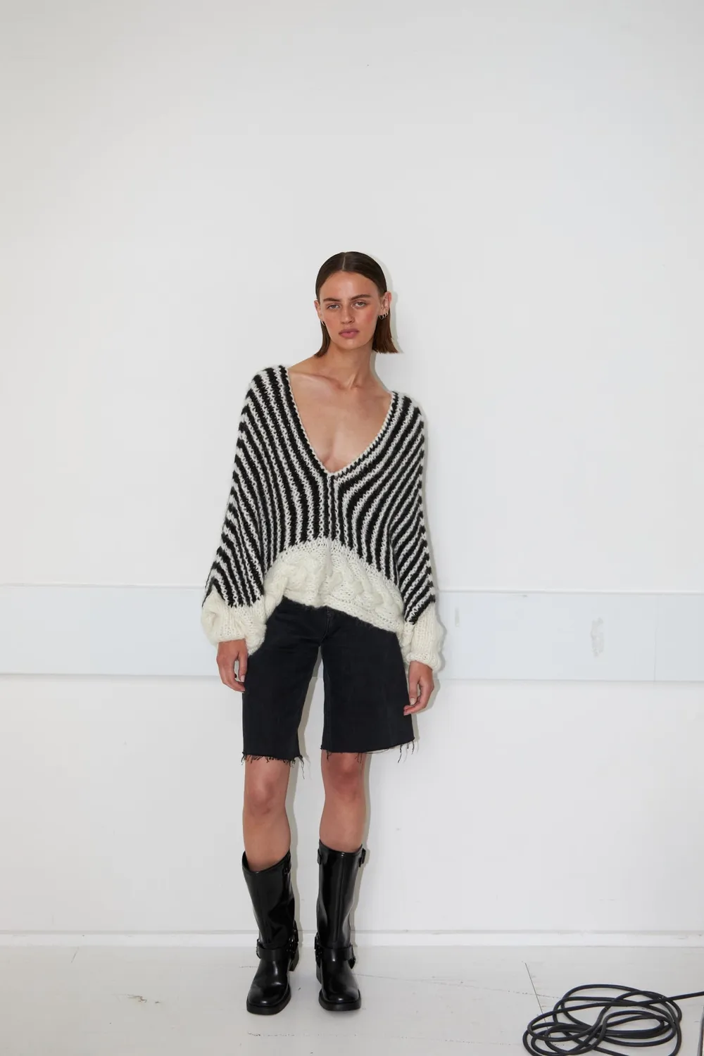 Dawn x Dare Cannes Pinstripe striktrøje sort mohair