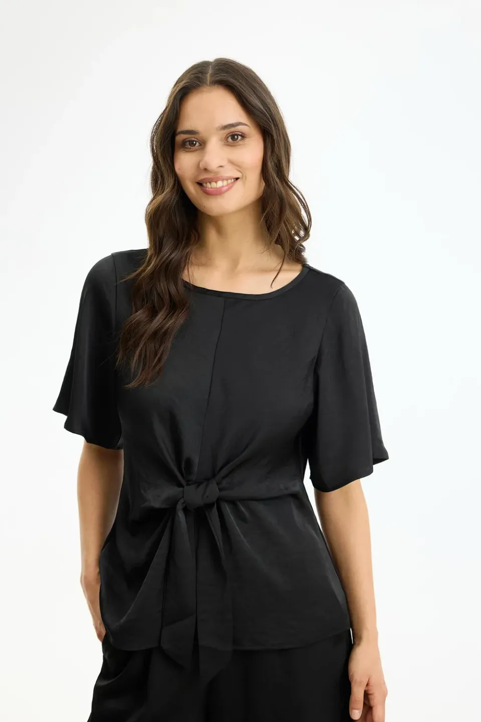 IN FRONT Faye bluse med knudedetalje