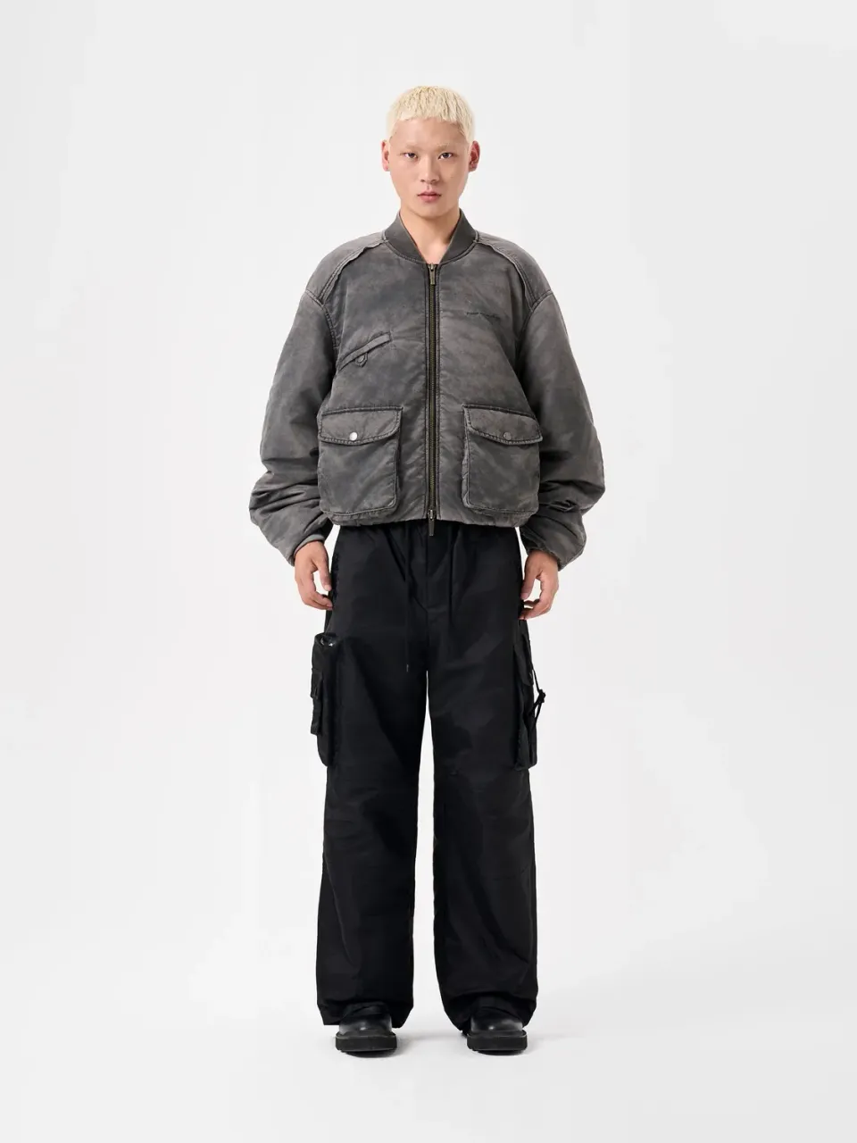 Feng Chen Wang Grey Sandwashed Varsity pufferjakke grå